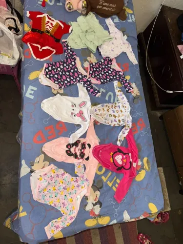 Vende se kit ninho e almofada de amamentação e lote de roupasdo RN ao M e canguru