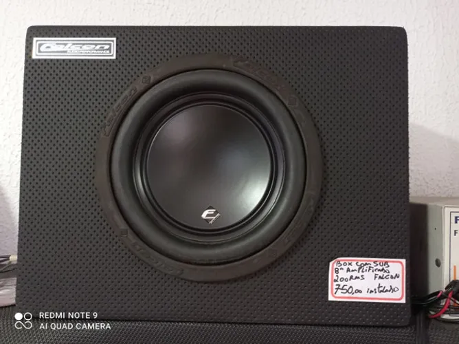 Caixa amplificada Falcon com Sub de 8" 200rms nova instalada no seu carro
