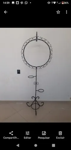 Suporte antigo de vaso de flor