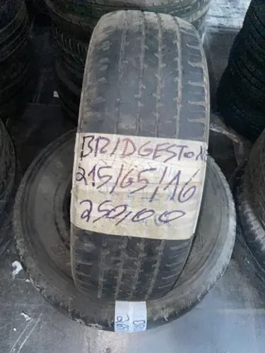 Pneu 215/65R16 Bridgestone.