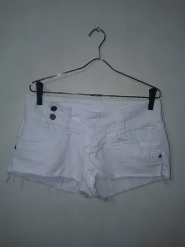 Shortinho branco da feranda