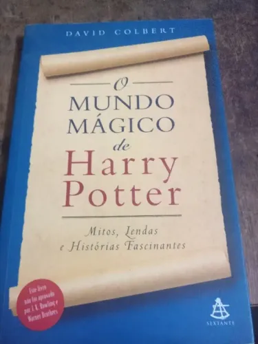 Livro mundo mágico de Harry potter