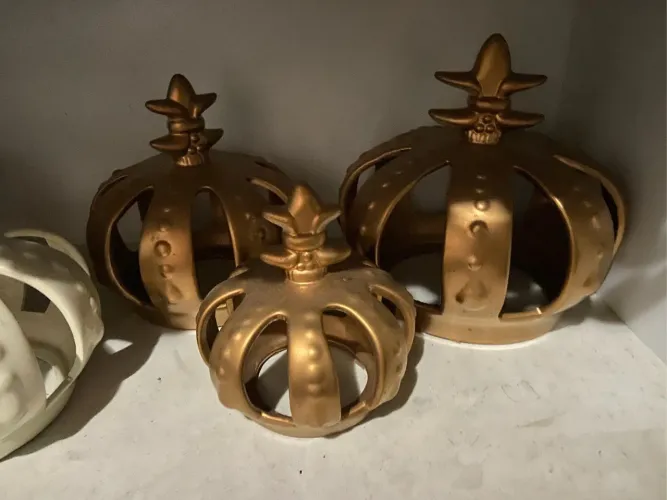 Trio de Coroas para Decoração em porcelana
