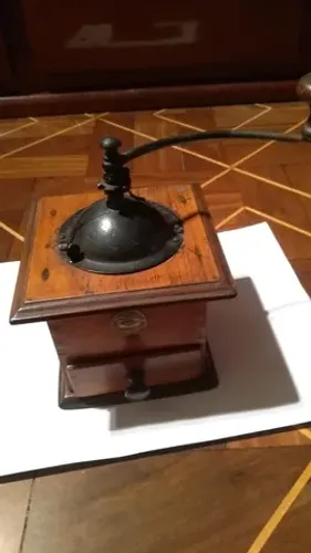 Raríssimo Moedor De Pimenta Goldenberg