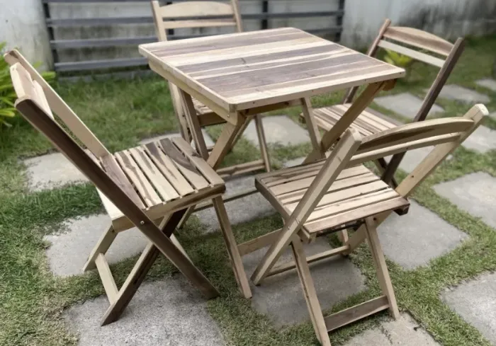 Mesa e cadeira desmontável 