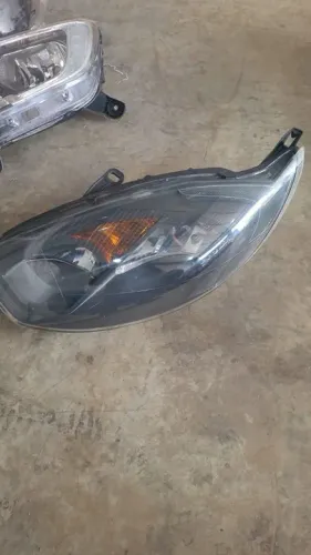 Farol Dianteiro Ford Fiesta 2012