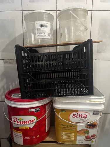 Baldes e caixas plástica/ leia a descrição 