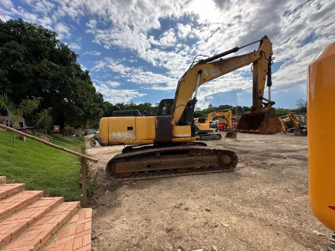 Escavadeira New Holland E215 B 2008 