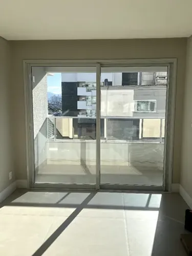Porta de alumínio com vidro (com 2 folhas)