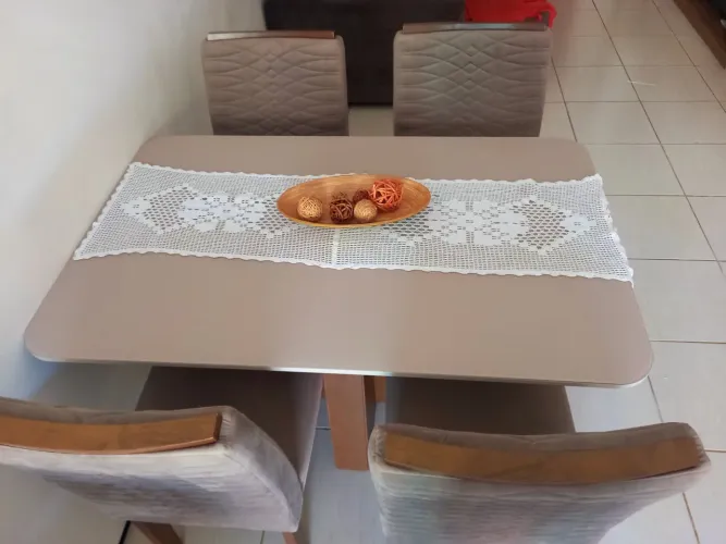 Mesa de Jantar 4 Cadeiras