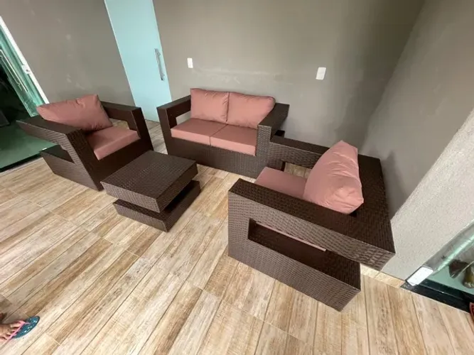 Conjunto de sofa em fibra sintetica