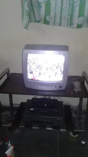 TV e Rack Bom Estado