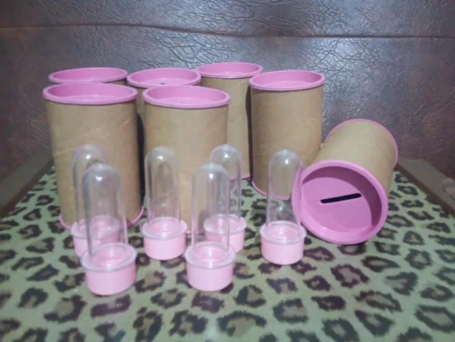 Vendo cofrinhos e tubes para artesanato ou decoração de festa
