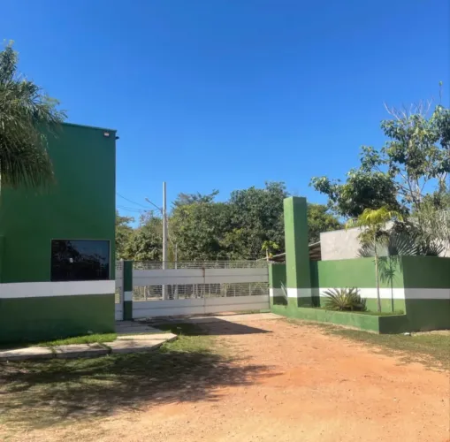 Mora em um Condomínio à beira de rio.