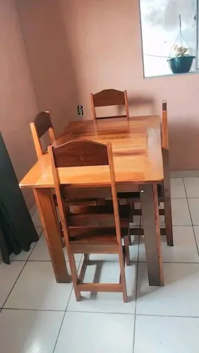 Mesa de Jantar em Madeira Maciça com 4 Cadeiras