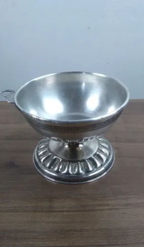 Antiga Taça expessurada em prata Bristol