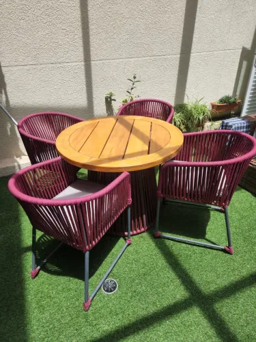 Linda Mesa com 4 poltronas novíssima