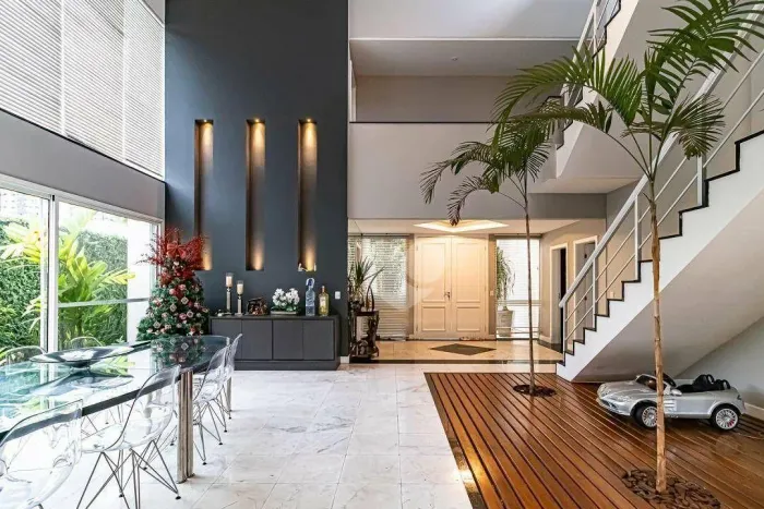 Condominio Crystal Lake. Linda Casa Triplex reformada e projetada com 6 Quartos sendo 5 Su