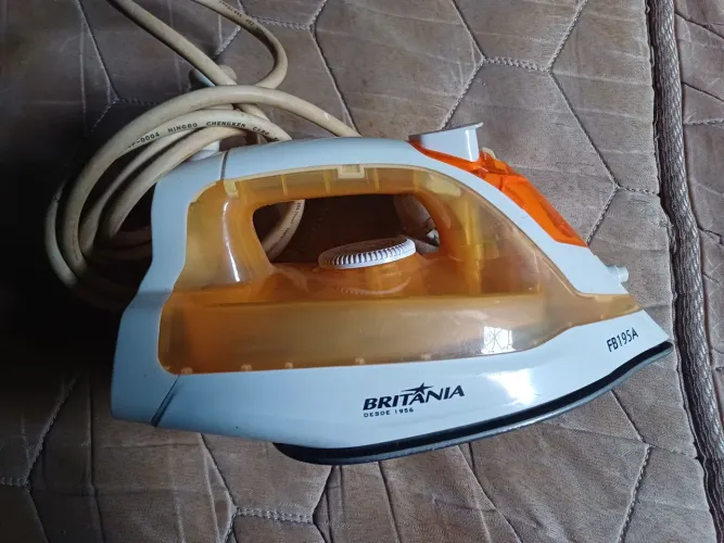 Vende-se ferro de passar 