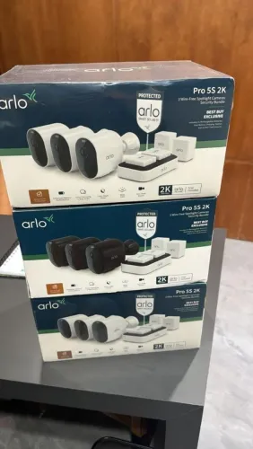 Câmeras de segurança Spotlight Sem Fio Arlo Pro 5S 2K com 3 Câmeras