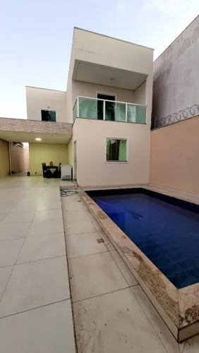 Bairro Reserva Real. Casa com 4 quartos, sendo 2 suítes. Piscina e garagem para 4 carros