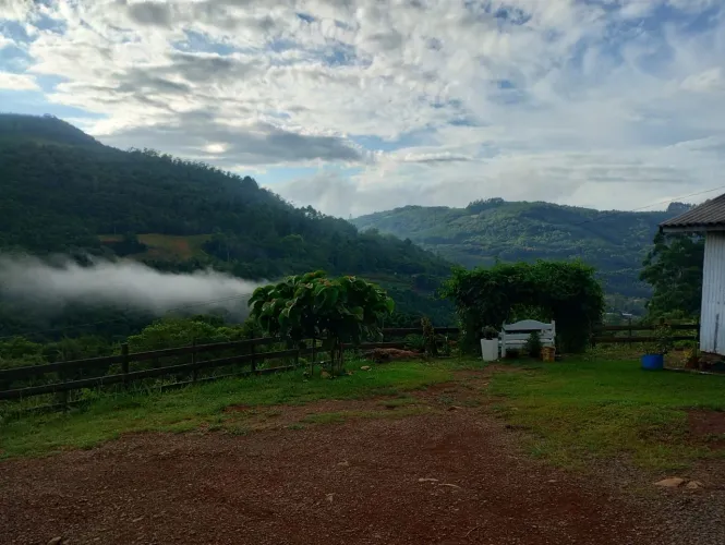 Sítio 1.7 hectare com casa, próximo de Gramado