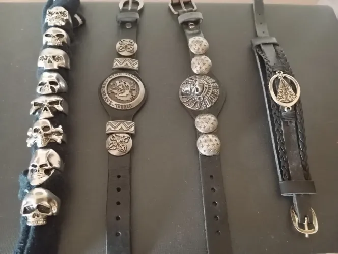 3 Pulseiras+8 Anéis de Caveira!