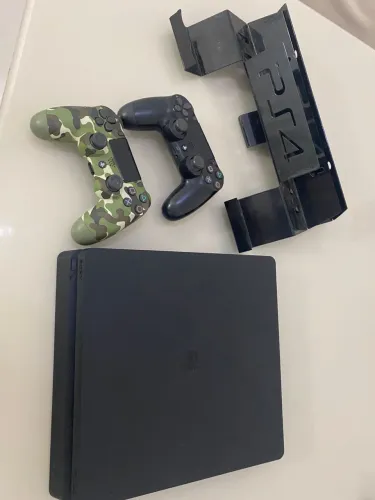 PLAYSTATION 4 SLIM