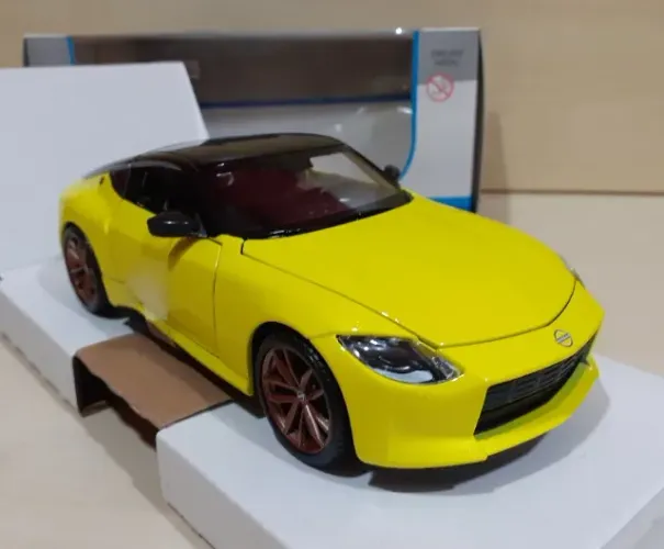 Miniatura Nissan Z 2023 1/24 Maisto #c16