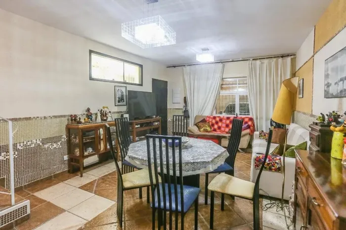 Imperdível: Casa em Condomínio à Venda em São Paulo-SP, 4 Quartos e 2 Suítes, 320m² no Bai