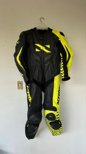 Macacão Norisk de Couro para Motociclista
