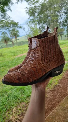 Botas de Couro Legítimo - Marrom