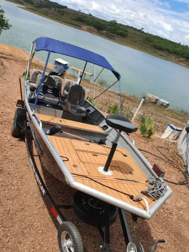 Barco 6 metros motor mercury 60hp 4 tempos