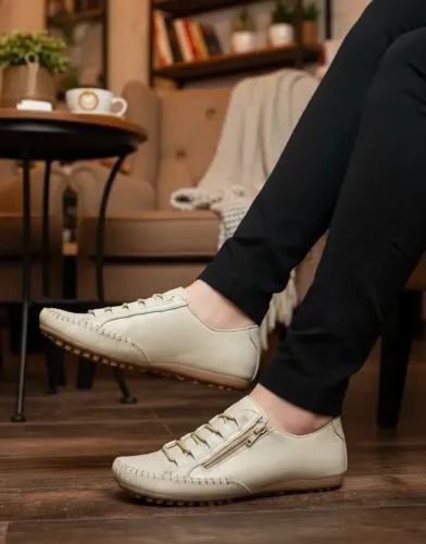 Sapatênis De Couro Off White Tamanho 34 Mocatênis Feminino
