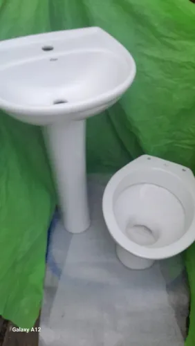 Vaso sanitário convencional Deca e lavatório 