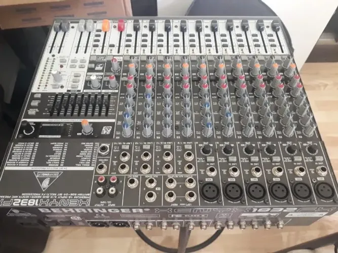 Mesa de som Behrenger venyx 1832 fx , barato , Vendo ou troco