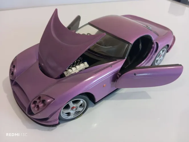 Top Miniatura TVR Speed 12 - Hotwheels - escala 1/18