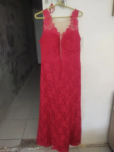 Vestido de renda vermelho