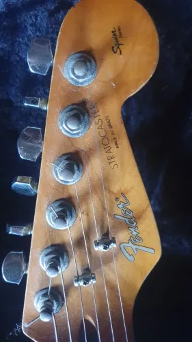 Vendes está  guitarra fender southegros ano 92
