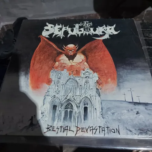 LP Sepultura Bestial, selo vermelho split c/ Overdose