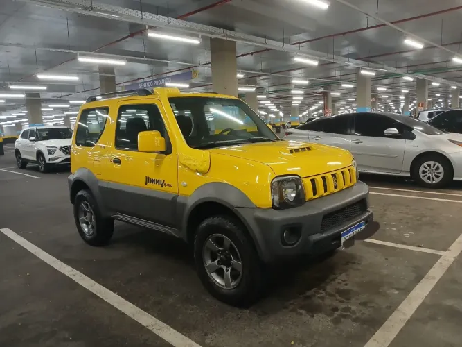 Suzuki jimny 1.3 4all gasolina. Carro muito conservado, para pessoas exigentes.