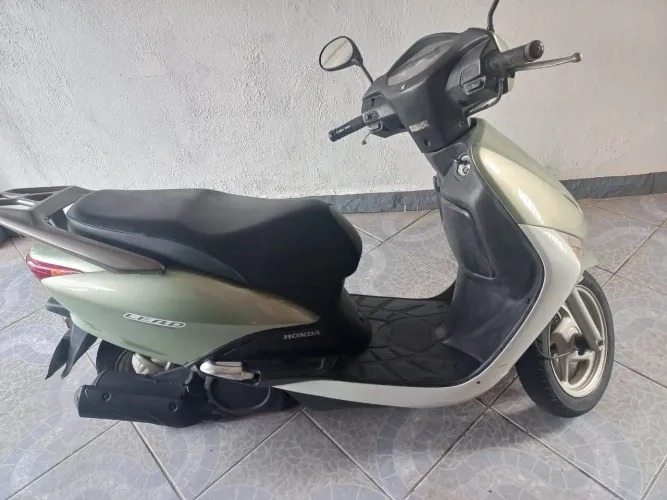 Honda Lead 110 scooter