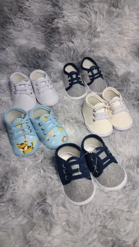 Sapatinhos de bebê novos super confortáveis! R$ 16 reais cada