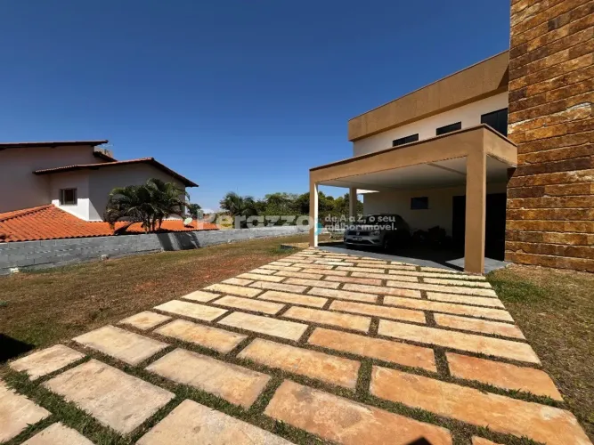 Belíssima Casa com 4 SUÍTES localizada no Condomínio Quinta Interlagos - Jardim Botânico P