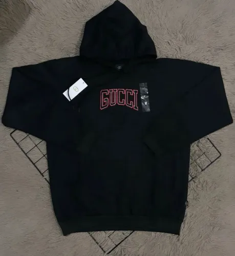 Hoodie Gucci Preto entre outros modelos top
