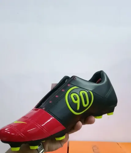 Chuteira Nike Total 90 - Edição Clássica<br>