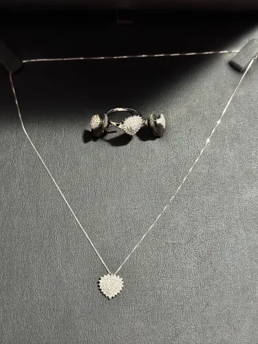 Kit de Colar, Pingente, Brincos e Anel 18k Ouro Branco com Diamantes