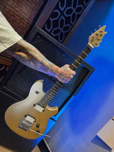 Guitarra EVH Wolfgang Special Pharaohs Gold 