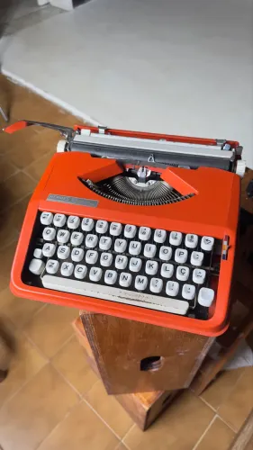 Máquina de escrever vintage - não funciona