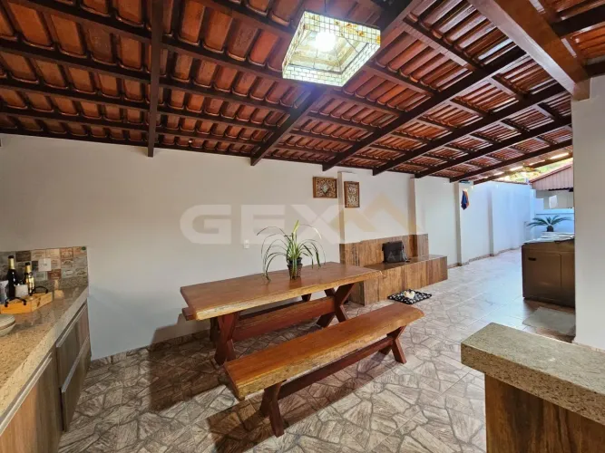 Casa à venda no bairro Porto Velho, 3 quartos, espaço gourmet e 2 vagas.